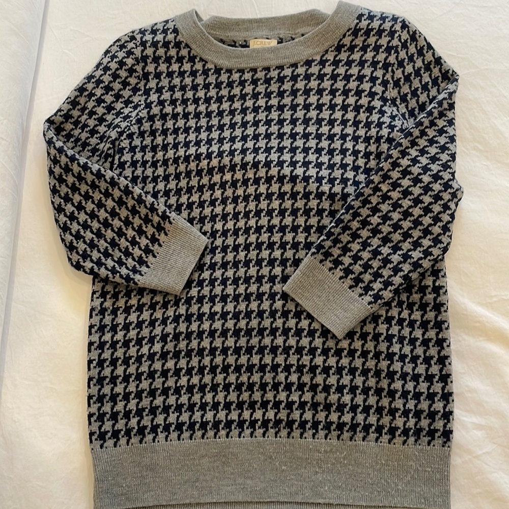 Jcrew wool sweater with 3/4 sleeve. Navy/grey print. Great condition!!